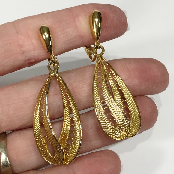 Vintage Trifari Gold Toned Filigree Earrings Clip On Dangle Drop Estate Large 2" - Picture 5 of 14